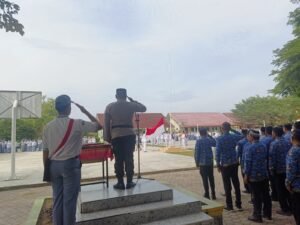 Kapolsek Dewantara Pimpin Upacara HUT RI ke-80 di SMA Negeri 1 Dewantara