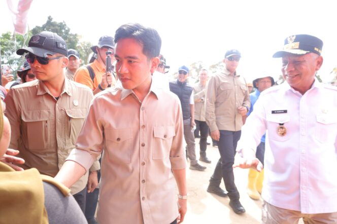 
					Wapres Tinjau Dampak Banjir Tapsel, Kapolda Sumut Tegaskan Polri Siaga 24 Jam Layani Masyarakat