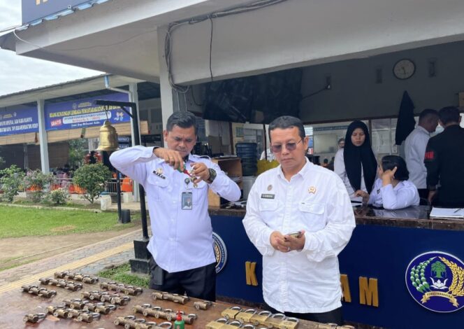 
					Pastikan Keamanan Selama Nataru, Lapas Binjai Lakukan Perawatan dan Rolling Gembok Kamar Hunian