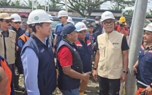 Dirut PTPN IV dan Direktur HK PTPN I Dampingi COO Danantara Tinjau Pembangunan Huntara di Aceh Dirut PTPN IV dan Direktur HK PTPN I Dampingi COO Danantara Tinjau Pembangunan Huntara di Aceh