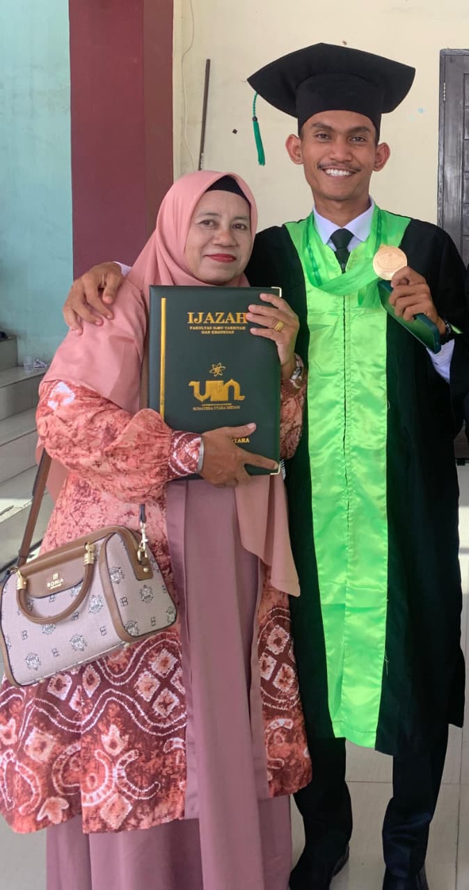 Hari Ibu: Doa Seorang Ibu di Balik Prestasi Akademik