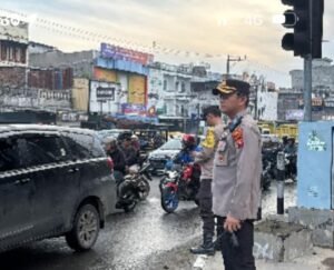 Polsek Sunggal Gelar Pengaturan Lalu Lintas Pagi Hari, Pastikan Aktivitas Warga Berjalan Lancar