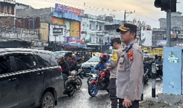Polsek Sunggal Gelar Pengaturan Lalu Lintas Pagi Hari, Pastikan Aktivitas Warga Berjalan Lancar
