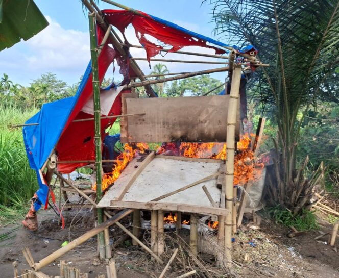 
					Gelar GSN, Polsek Sunggal Bakar Barak dan Gubuk Narkoba di Jalan Perintis Kemerdekaan Sei Semayang Sunggal