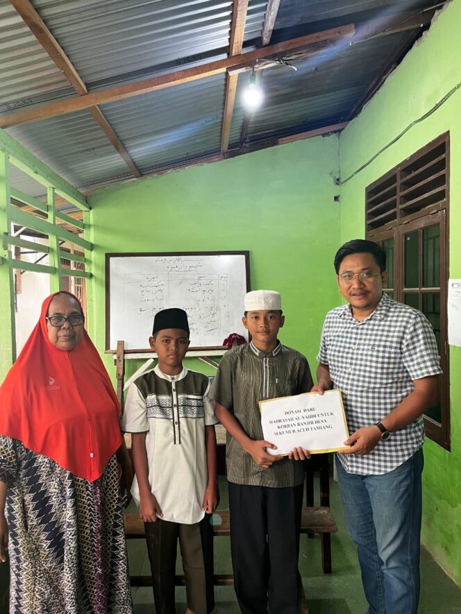 
					Madrasah Al-Yahdi Medan Salurkan Donasi untuk Literasi Al-Qur’an di Desa Sekumur