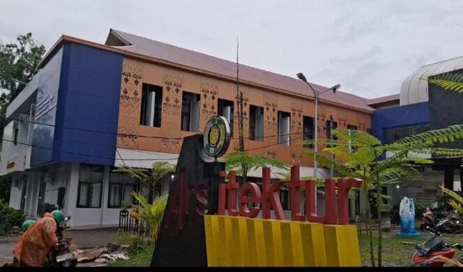 
					Diduga Tidak Profesional Dan Intimidasi Mahasiswa Orang Tua Mahasiswa Kecewa Dengan Tingkah Oknum Dosen Arsitektur