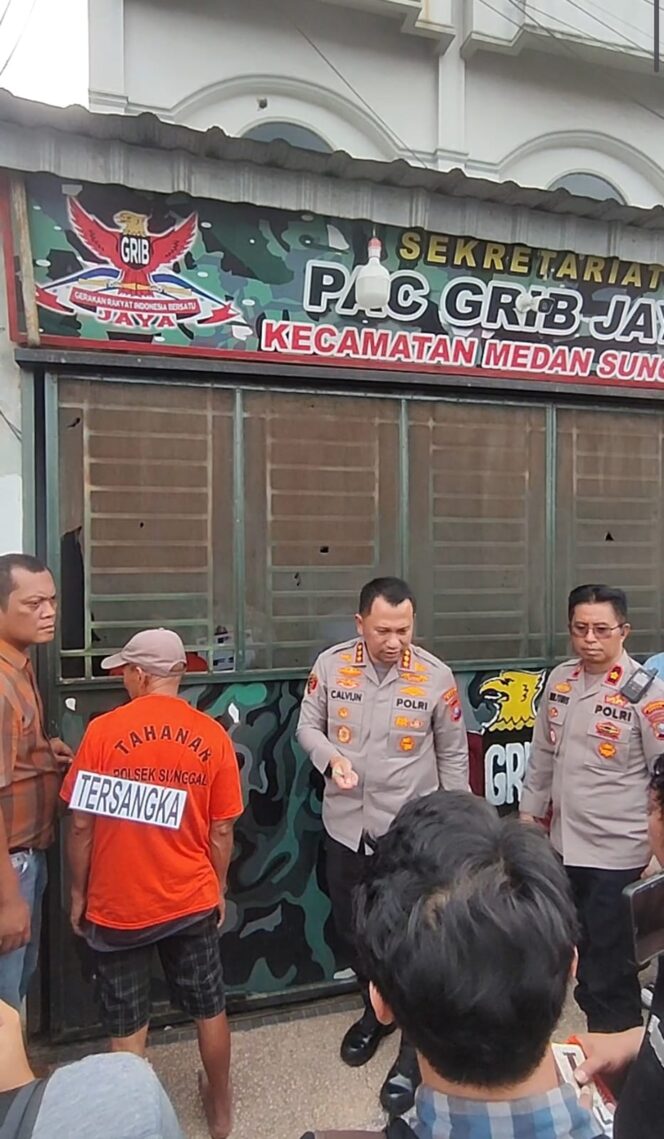 
					Polsek Sunggal Buru Ketua Ormas dan Istri Pemilik Lokasi Judi Tembak Ikan di Kantor PAC Grib Jaya Medan Sunggal
