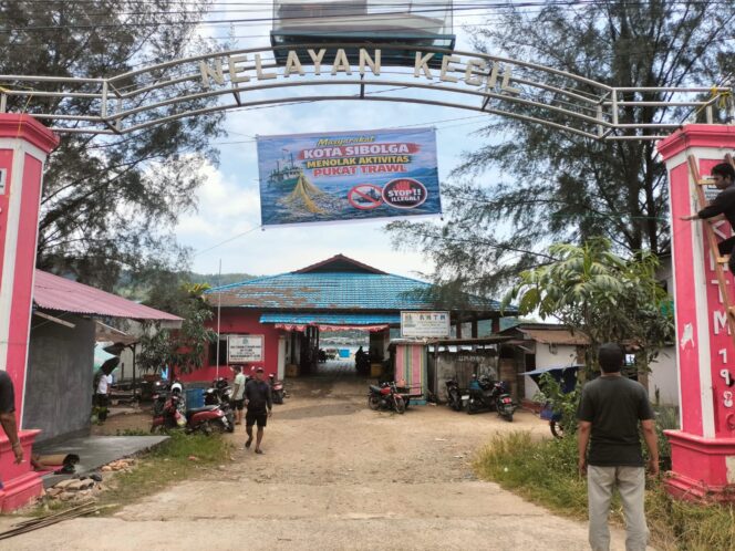 
					Masyarakat Kota Sibolga Menolak aktivitas Penggunaan Pukat Harimau/Trawl Di Wilayah Laut Sibolga