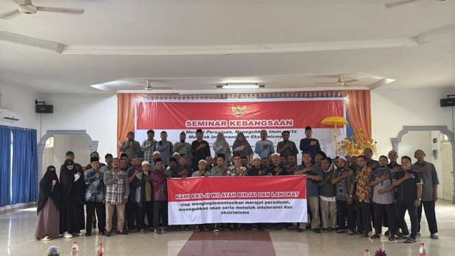 
					Seminar Kebangsaan Kelompok Eks. Jemaah Islamiyah (JI) di wilayah Binjai–Langkat Usung Tema Persatuan dan Penolakan Ekstremisme