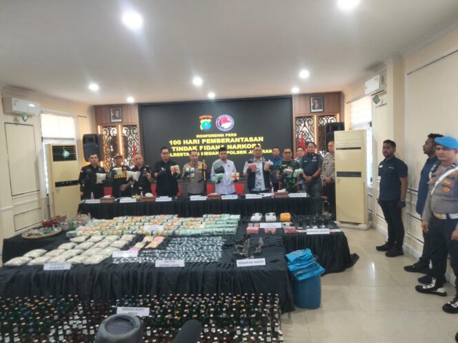 
					Selama100 Hari Pemberantasan Narkoba, Polrestabes Medan Sita 156 Kg Sabu dan Bekuk 718 Tersangka