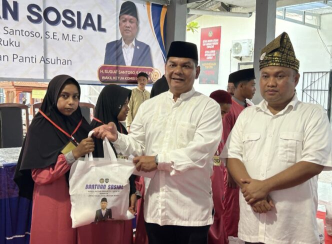 
					Wakil Ketua Komisi XIII DPR RI Sugiat Santoso Salurkan 50 Paket Sembako di Lapas Labuhan Ruku, Perkuat Kepedulian Ramadhan bagi Keluarga Warga Binaan