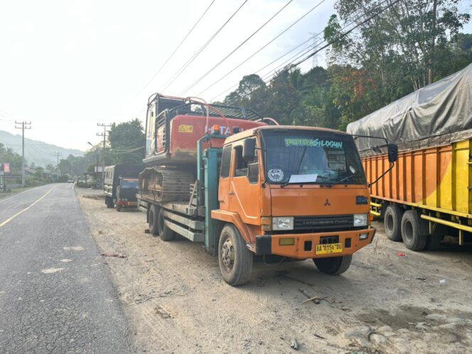 
					Polda Sumut Amankan Dua Ekskavator Diduga untuk Tambang Emas Ilegal di Mandailing Natal, Sempat Terjadi Intervensi