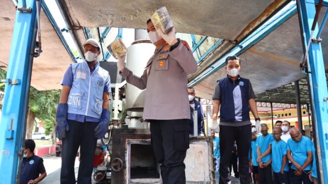 
					Polresta Deli Serdang Musnahkan Barang Bukti Narkoba Senilai Tujuh Miliar Lima Puluh Tujuh Juta Rupiah