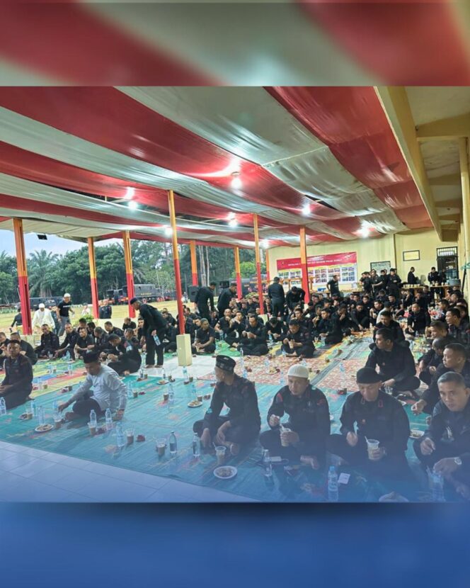
					Pererat Kebersamaan di Bulan Ramadhan, Dansat Brimob Polda Sumut Pimpin Buka Puasa Bersama Personel Batalyon C