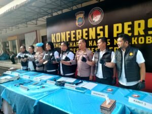 Satres Narkoba Polrestabes Medan Tangkap Selebgram Sekaligus Pemain DJ Diduga Gunakan Vape Berisi Narkotika Bersama 2 Orang Temannya