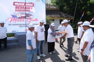 Mudik Aman Berbagi Harapan” PTPN 1 Regional 1 Lepas Tiga Bus Mudik Gratis Mudik Aman Berbagi Harapan” PTPN 1 Regional 1 Lepas Tiga Bus Mudik Gratis