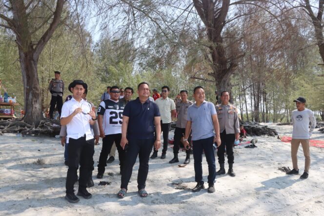 
					Kapolres Batubara Pimpin Monitoring Langsung Pantai Sujono Jelang Lebaran Fokus Keamanan dan Keselamatan Wisatawan