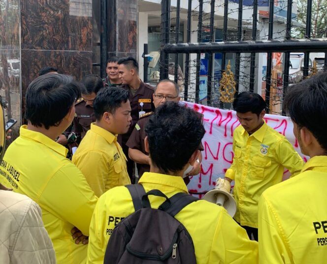 
					Tuding Kejari Labusel Mandul Usut Korupsi, Perma Labusel Desak Kajati Sumut Evaluasi dan Copot Kajari Hingga Kasi Pidsus