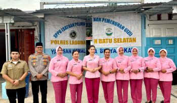 Sinergi di Bulan Suci, SPPG 1 Kemala Bhayangkari dan Polsek Kampung Rakyat Bagikan Takjil untuk Pengguna Jalan