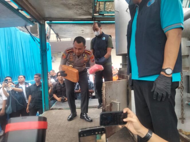
					Polrestabes Medan Musnahkan 52 Kilogram Sabu yang Diselundupkan Dari Aceh ke Medan, Kombes Jean Calvijn : memproses Pelaku Secara Tegas dan Tuntas