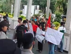 Demo HIMAPSI – SALING di Pematang Siantar Memanas : Massa Desak Copot Sekda