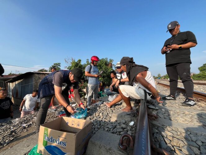 
					Sarang Narkoba Rel KA Tembung Digempur dan Dibumi Hanguskan , Polisi Amankan. 4 Pelaku