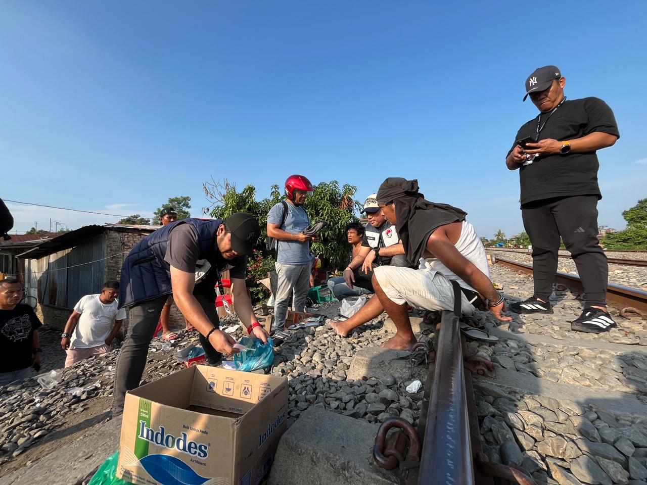 Sarang Narkoba Rel KA Tembung Digempur dan Dibumi Hanguskan , Polisi Amankan. 4 Pelaku