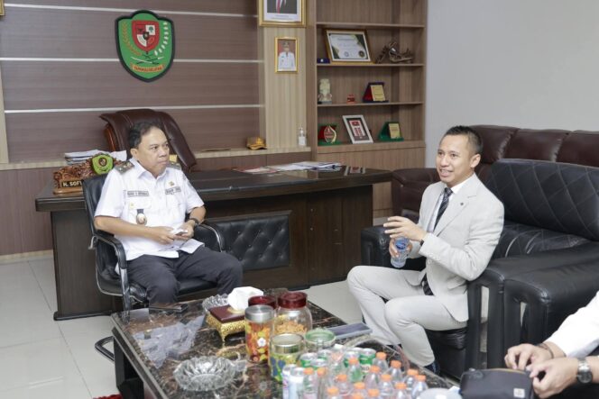 
					Gugah Semangat Pendidik, Syafii Efendi dan Wabup Tapsel Kompak Serukan Upgrade Kualitas Guru di Era Digital