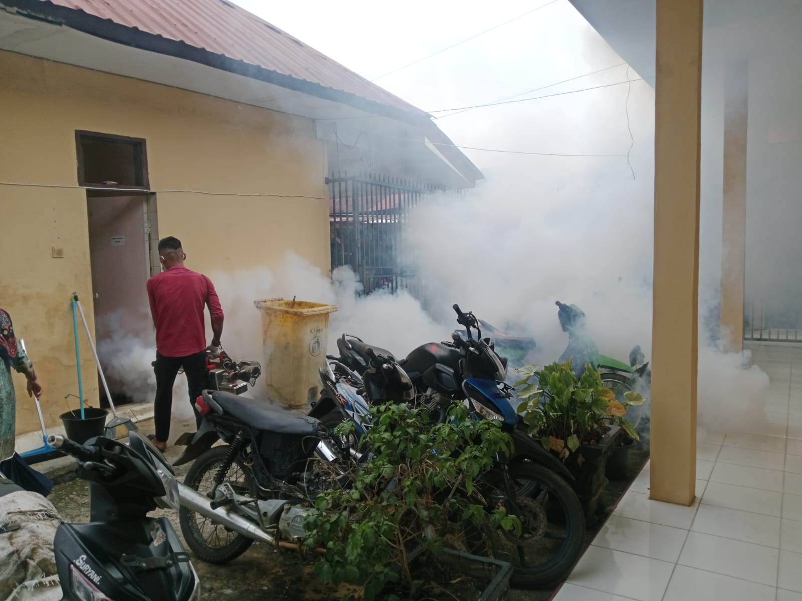 Gerak Cepat Polsek Kotapinang Fogging Mako dan Permukiman, Cegah Ancaman DBD