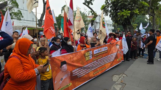 
					Aksi May Day Partai Buruh Berlangsung Humanis