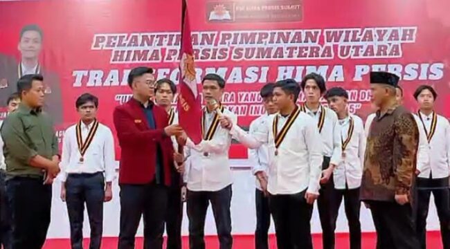 Prosesi pelantikan pengurus periode baru ini digelar khidmat di Aula BBGTK Sumatera Utara, Sabtu (16/5/2026). Pelantikan tersebut dipimpin langsung oleh Ketua Umum PP HIMA PERSIS, Solahudin Hasan.