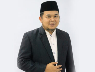 Dr. Iwan Nasution, M.HI
(Dosen Fak. Syariah dan Hukum dan Pasca Sarjana UIN Sumatera Utara Medan - Akademisi Persatuan Islam (PERSIS) Sumut)