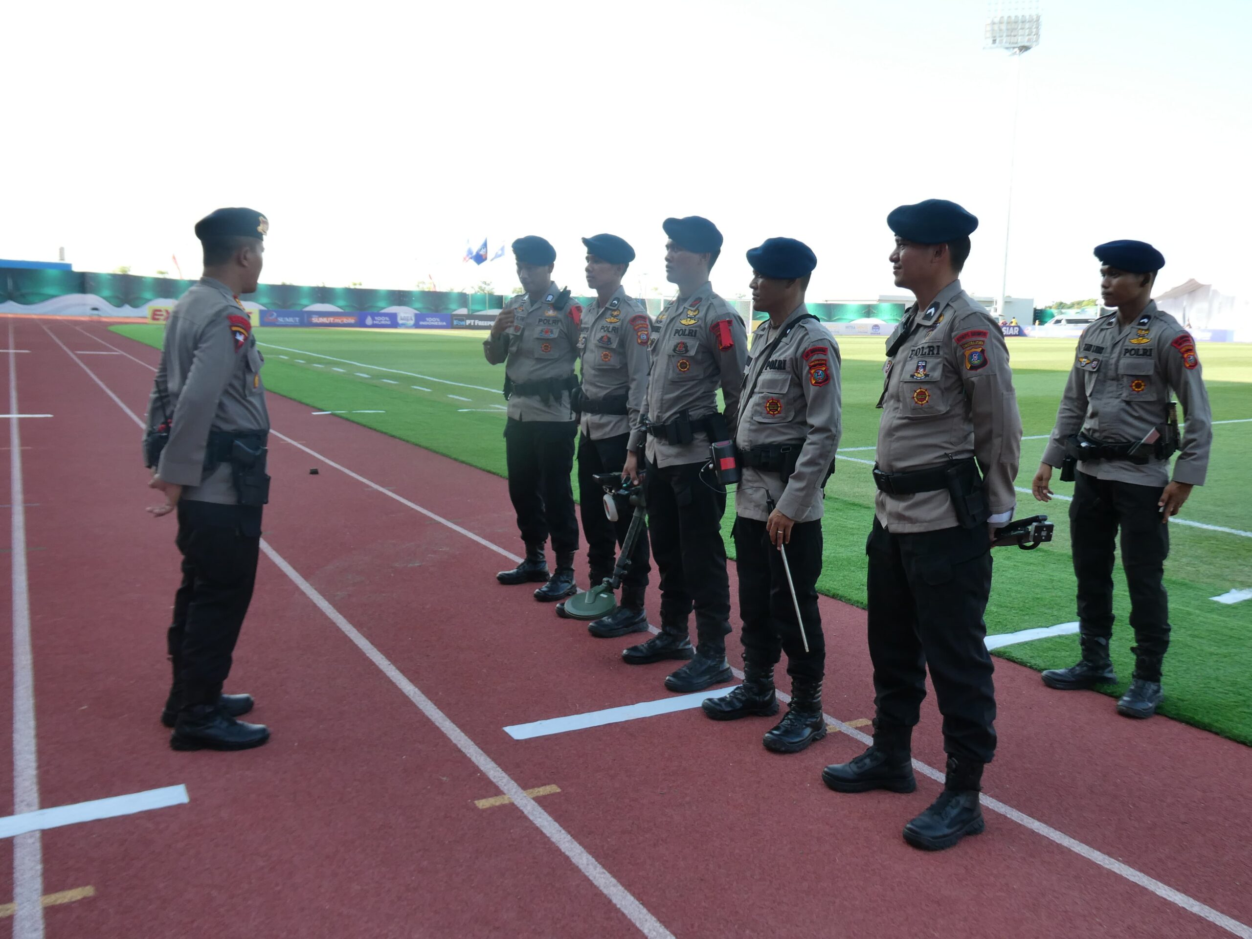 Jelang Laga Filipina Vs Australia, Gegana Brimob Polda Sumut Sterilisasi Stadion Madya untuk Pastikan Keamanan ASEAN U-19 Boys’ Championship 2026