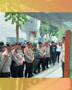 Pengamanan Humanis Warnai Aksi Penyampaian Aspirasi Mahasiswa di Gedung DPRD Sumut Pengamanan Humanis Warnai Aksi Penyampaian Aspirasi Mahasiswa di Gedung DPRD Sumut