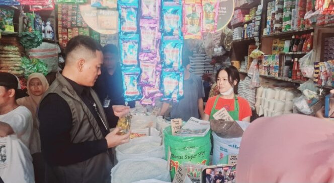
					Pimwil Bulog Sumut Budi Cahyanto Tinjau Pasar Sukaramai, Pastikan Minyakita dan Beras SPHP Tersedia serta Dijual Sesuai Ketentuan