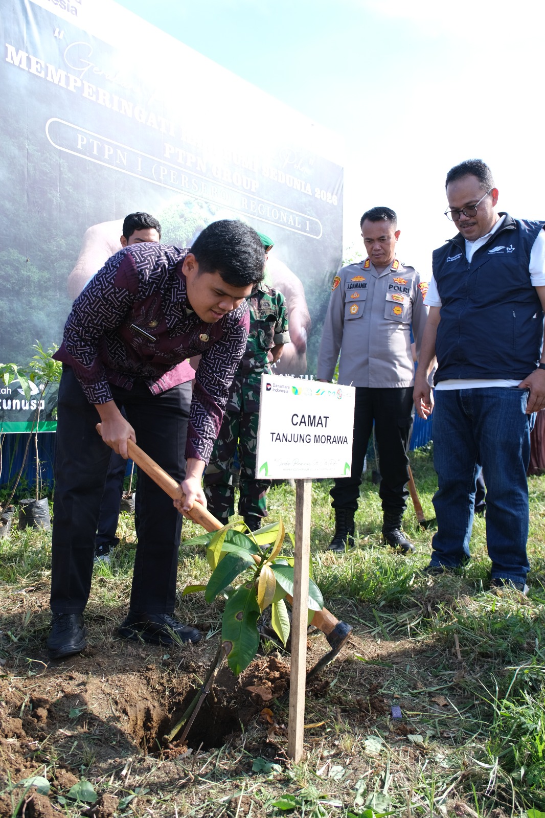 PTPN I Regional 1 dan Forkopimcam Tanjung Morawa Tanam 300 Pohon Peringati Hari Bumi dan HUT Deli Serdang ke-80