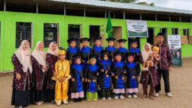 Lembaga Pendidikan Anak Usia Dini (PAUD) TK Insan Bijak Islam sukses menyelenggarakan upacara wisuda dan pelepasan siswa-siswi Tahun Ajaran 2025/2026.