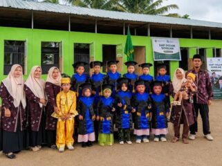 Lembaga Pendidikan Anak Usia Dini (PAUD) TK Insan Bijak Islam sukses menyelenggarakan upacara wisuda dan pelepasan siswa-siswi Tahun Ajaran 2025/2026.