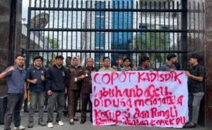 Aliansi Mahasiswa Pemberantas Korupsi Sumatera Utara (AMPK SU) menggelar aksi unjuk rasa di depan Gedung Kejaksaan Tinggi Sumatera Utara (Kejatisu) pada Selasa, 2 Juni 2026.