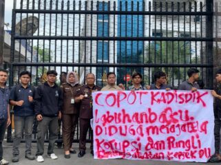 Aliansi Mahasiswa Pemberantas Korupsi Sumatera Utara (AMPK SU) menggelar aksi unjuk rasa di depan Gedung Kejaksaan Tinggi Sumatera Utara (Kejatisu) pada Selasa, 2 Juni 2026.