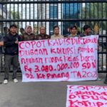 Mahasiswa Labuhan Batu Selatan menggelar aksi unjuk rasa di depan Kantor Kejaksaan Tinggi Sumut ada Selasa ,2 Juni 2026