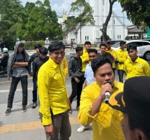 PERMA LABUSEL menggelar aksi unjuk rasa damai di depan Kantor Gubernur Sumatera Utara (Gubsu), Senin (22/6/2026)
