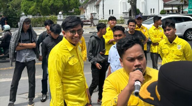PERMA LABUSEL menggelar aksi unjuk rasa damai di depan Kantor Gubernur Sumatera Utara (Gubsu), Senin (22/6/2026)