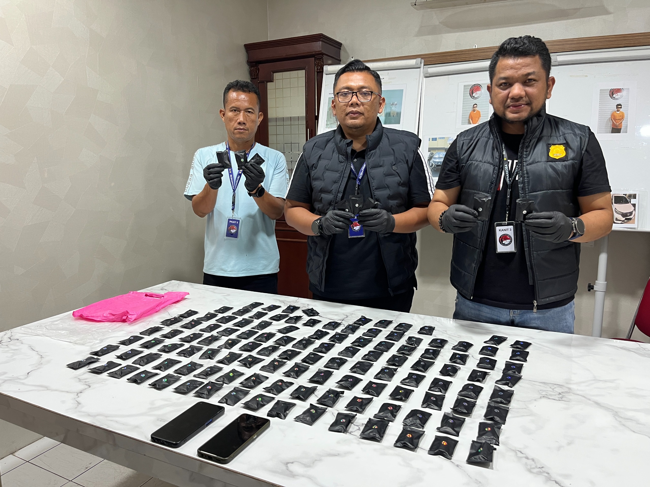 Bongkar Jaringan Vape Ilegal, Polisi Sergap Seorang Komplotan Narkotika Internasional Disalah Satu Hotel di Medan