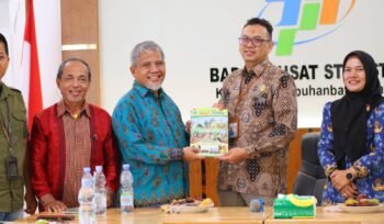 KH. Muhammad Nuh, MSP, melakukan kunjungan kerja ke kantor Badan Pusat Statistik (BPS) Kabupaten Labuhanbatu Selatan, Jumat (17/6).