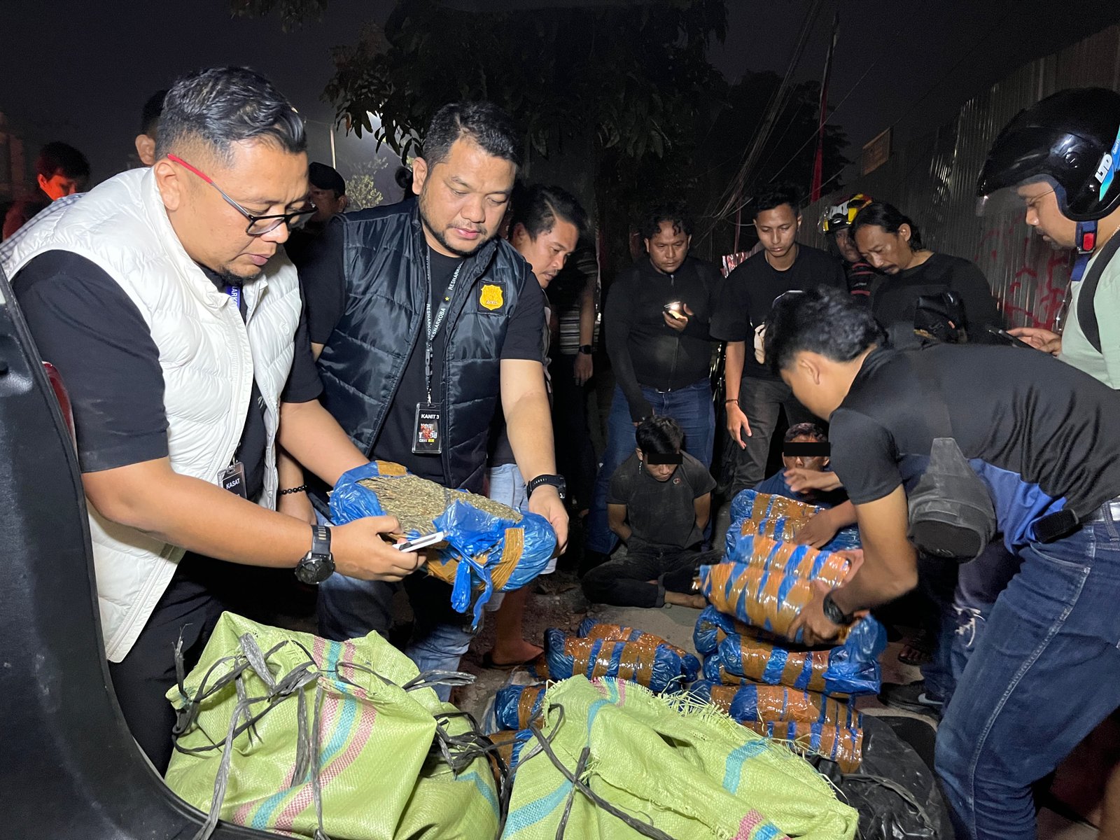 Kejar – Kejaran Hingga Harus Tabrak Mobil Pelaku, Polisi Gagalkan Pengiriman 93 Kg Ganja di Jalan AH Nasution Medan