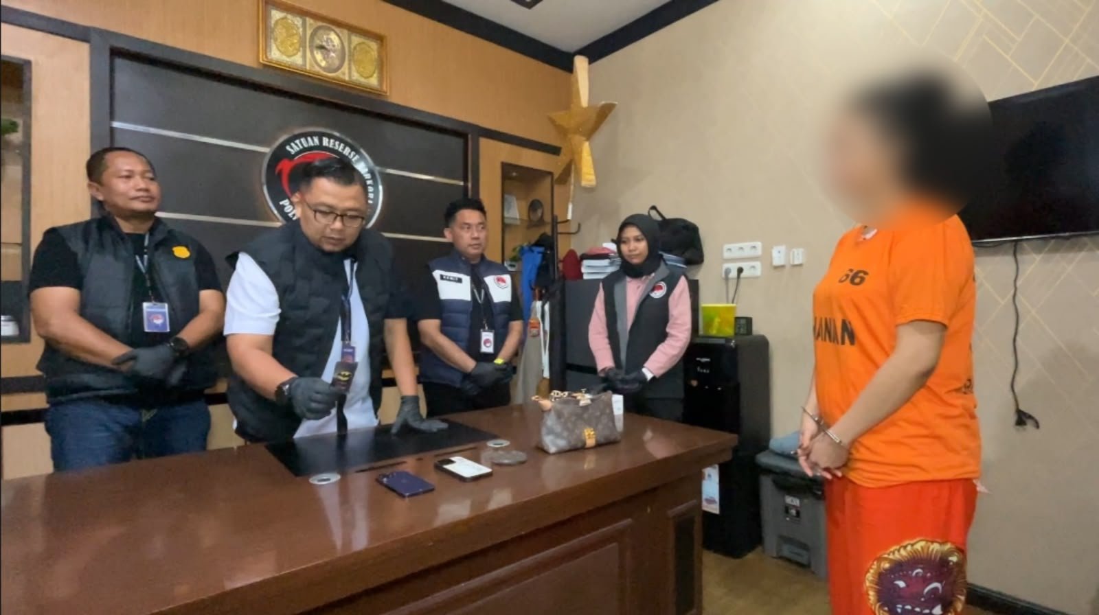 Di Balik Gemerlap Panggung, DJ Cantik Ternama Terseret Kasus Narkoba, Disergap Satuan Resnarkoba Polrestabes Medan Edarkan Pod Getar