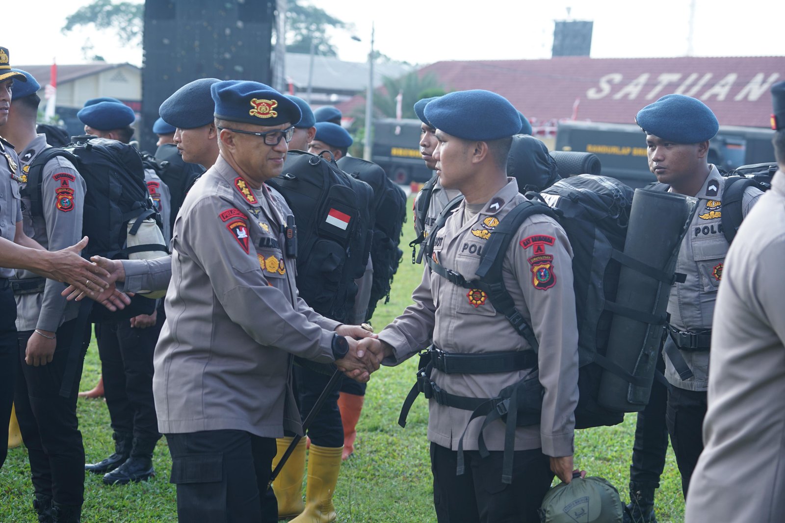 Gunung Sinabung Erupsi, Polda Sumut Siagakan 100 Personel Brimob dan Peralatan Pendukung
