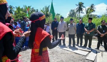 Wamen Dikdasmen dan Ketum PP PERSIS Resmikan Kelas Darurat Pascabanjir di Tapanuli Tengah