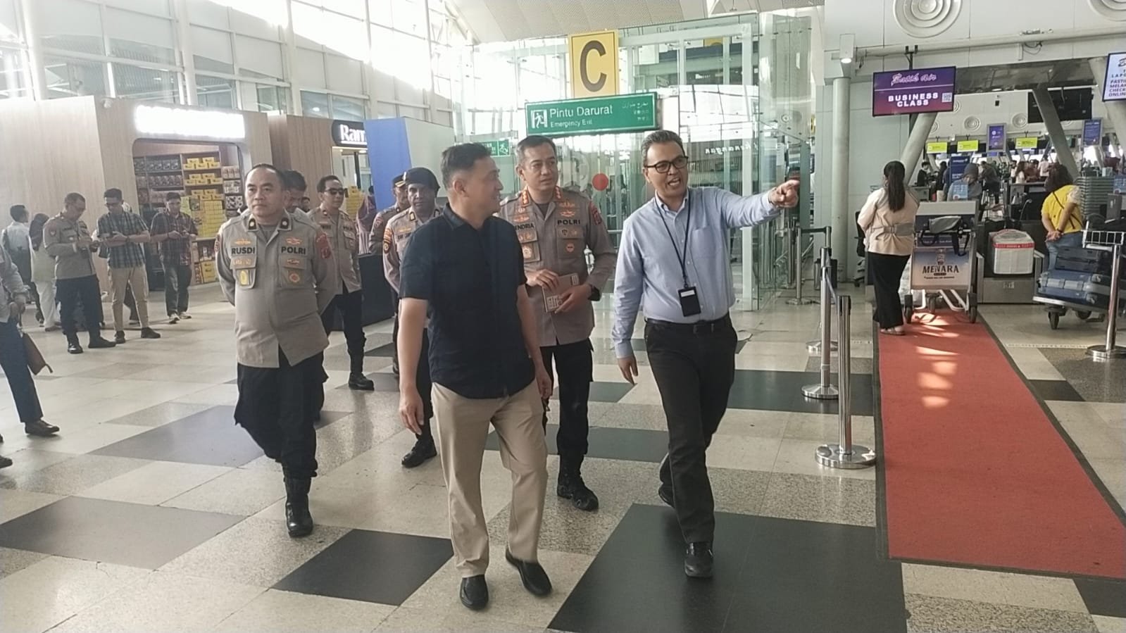 Penerbangan Terdampak Erupsi Anak Krakatau, Polda Sumut Siagakan 108 Personel di Kualanamu Layani Penumpang
